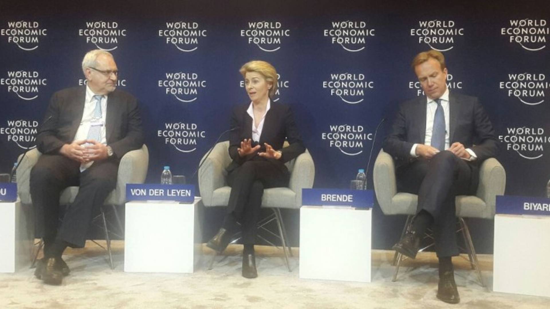 وزيرة الدفاع الألمانية