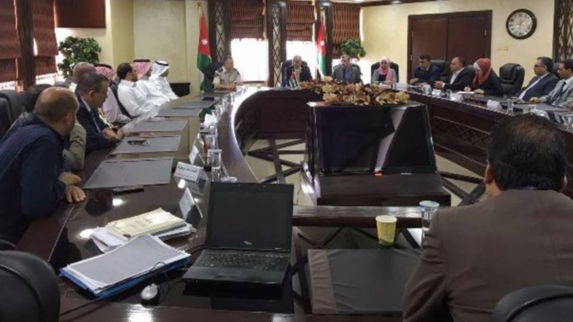 من الاجتماع