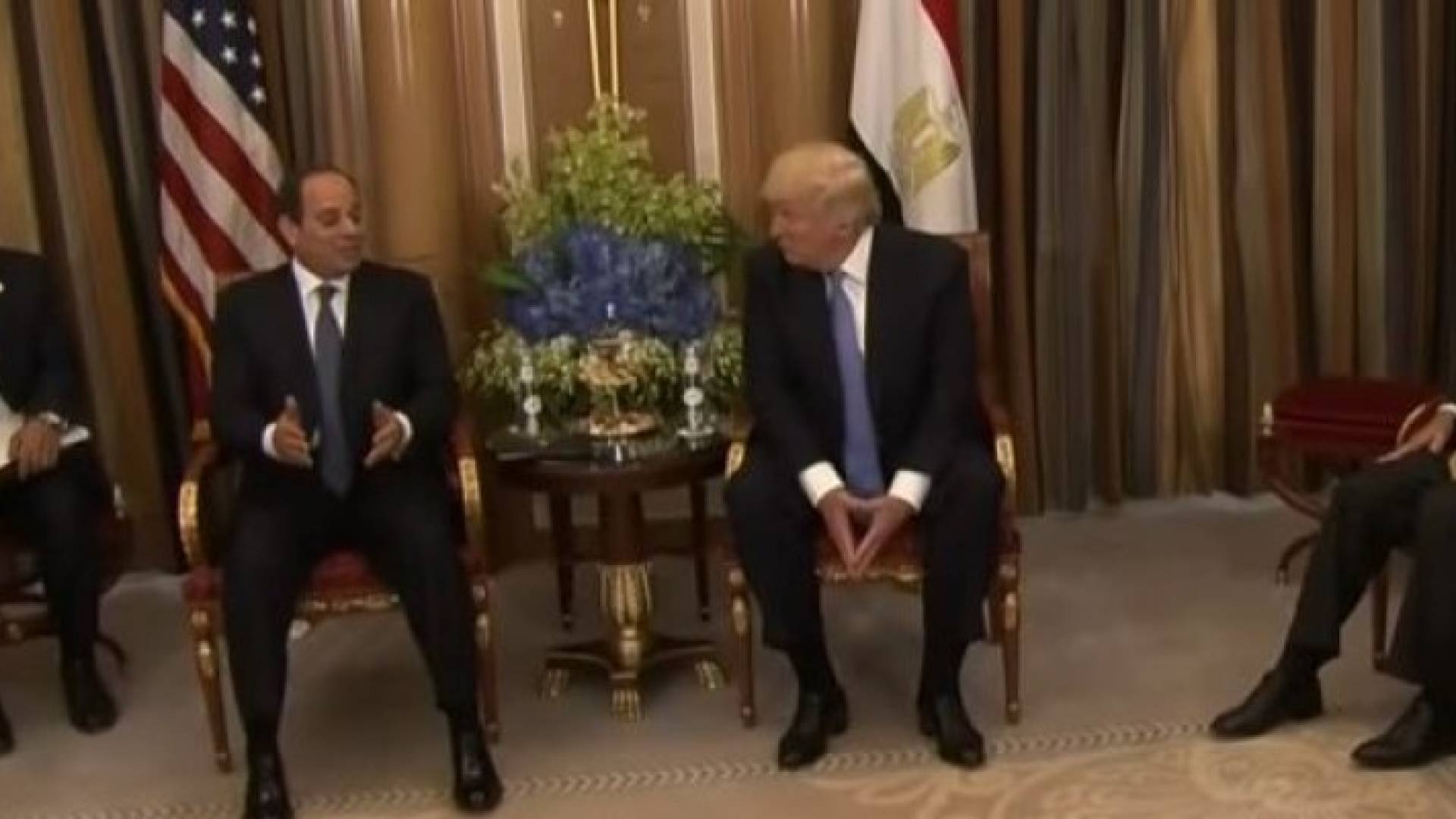 من خلال اللقاء