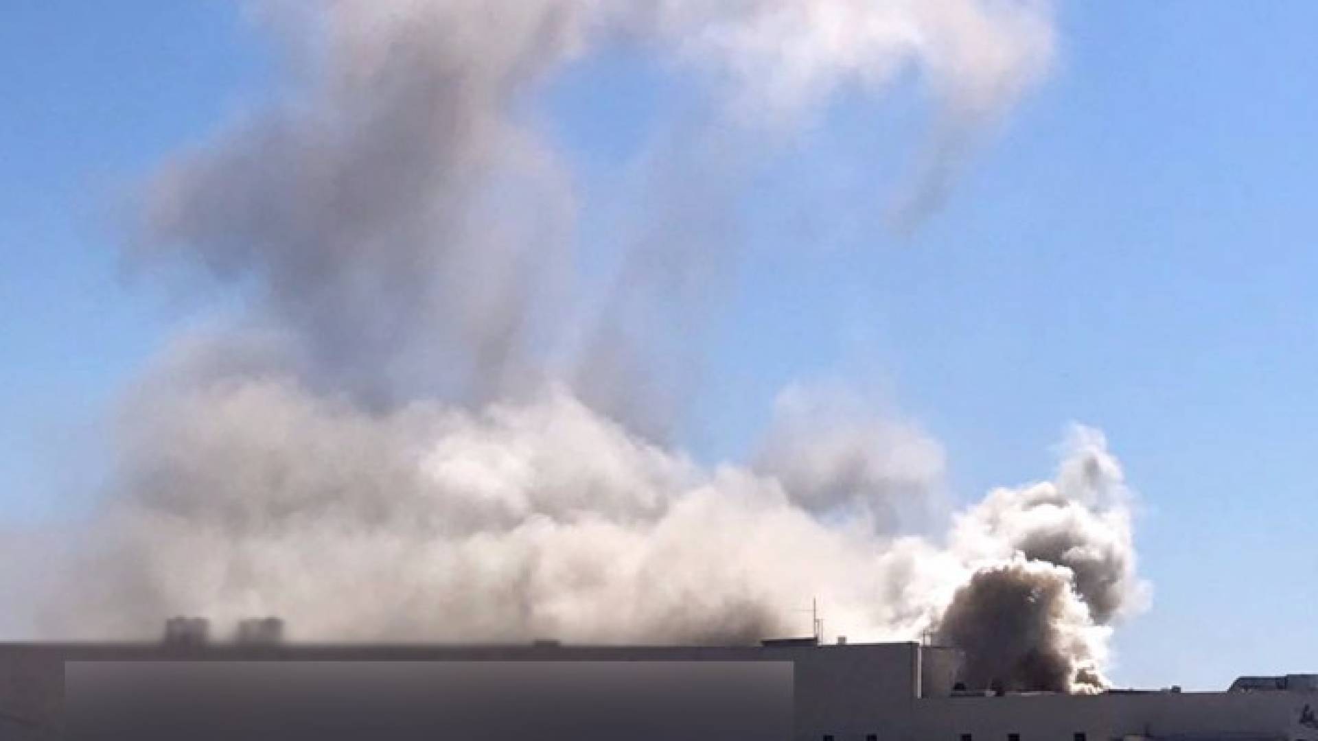 دخان تصاعد اثر الحريق