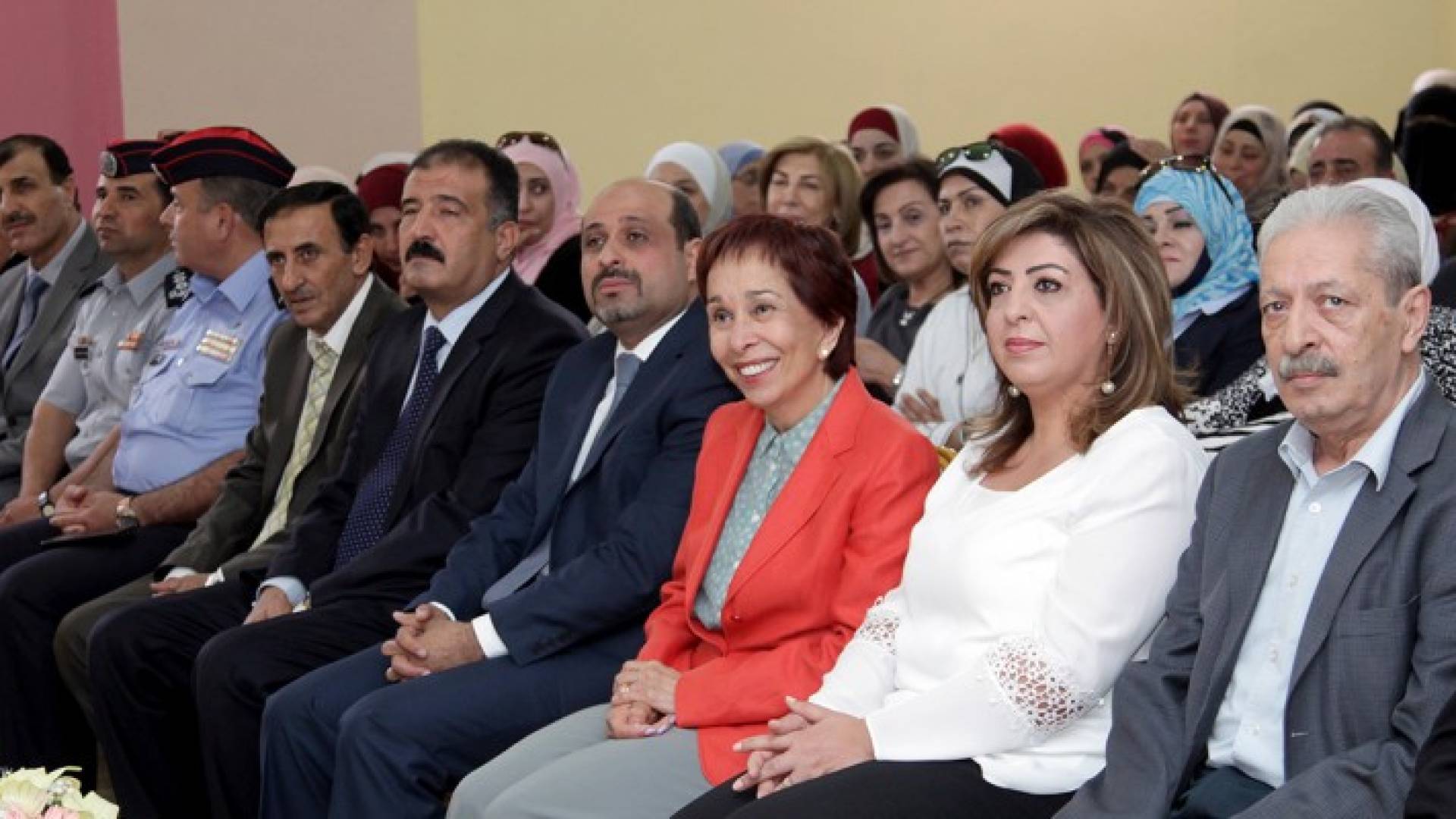 الأميرة بسمة تفتتح فرع تجمع لجان المرأة في البقعة