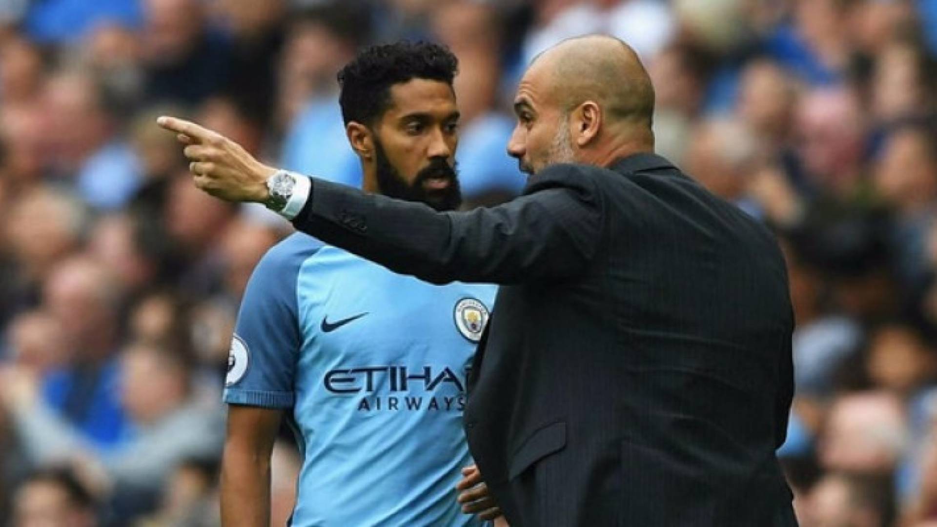 كليتشي يعلن رحيله عن صفوف مانشستر سيتي