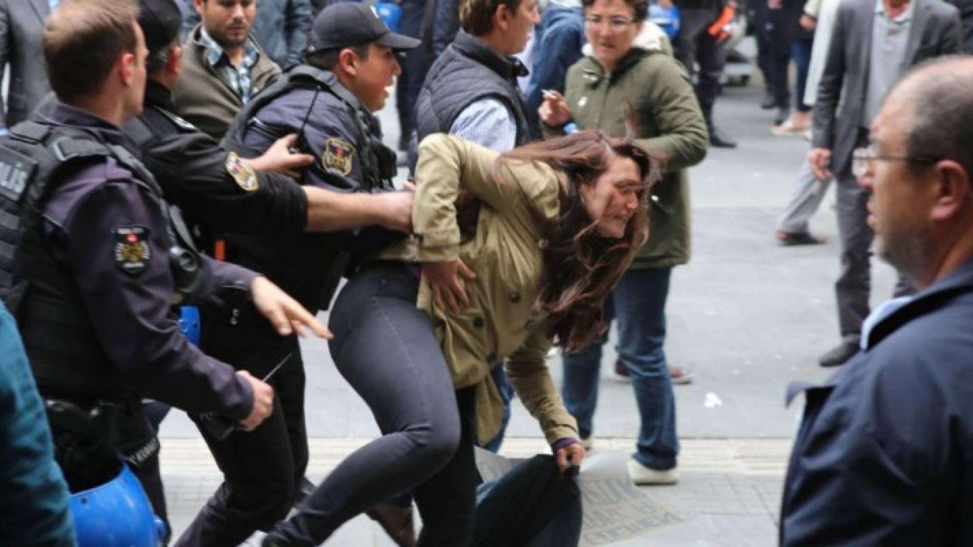 جانب من الاحتجاجات على سجن المعلمين