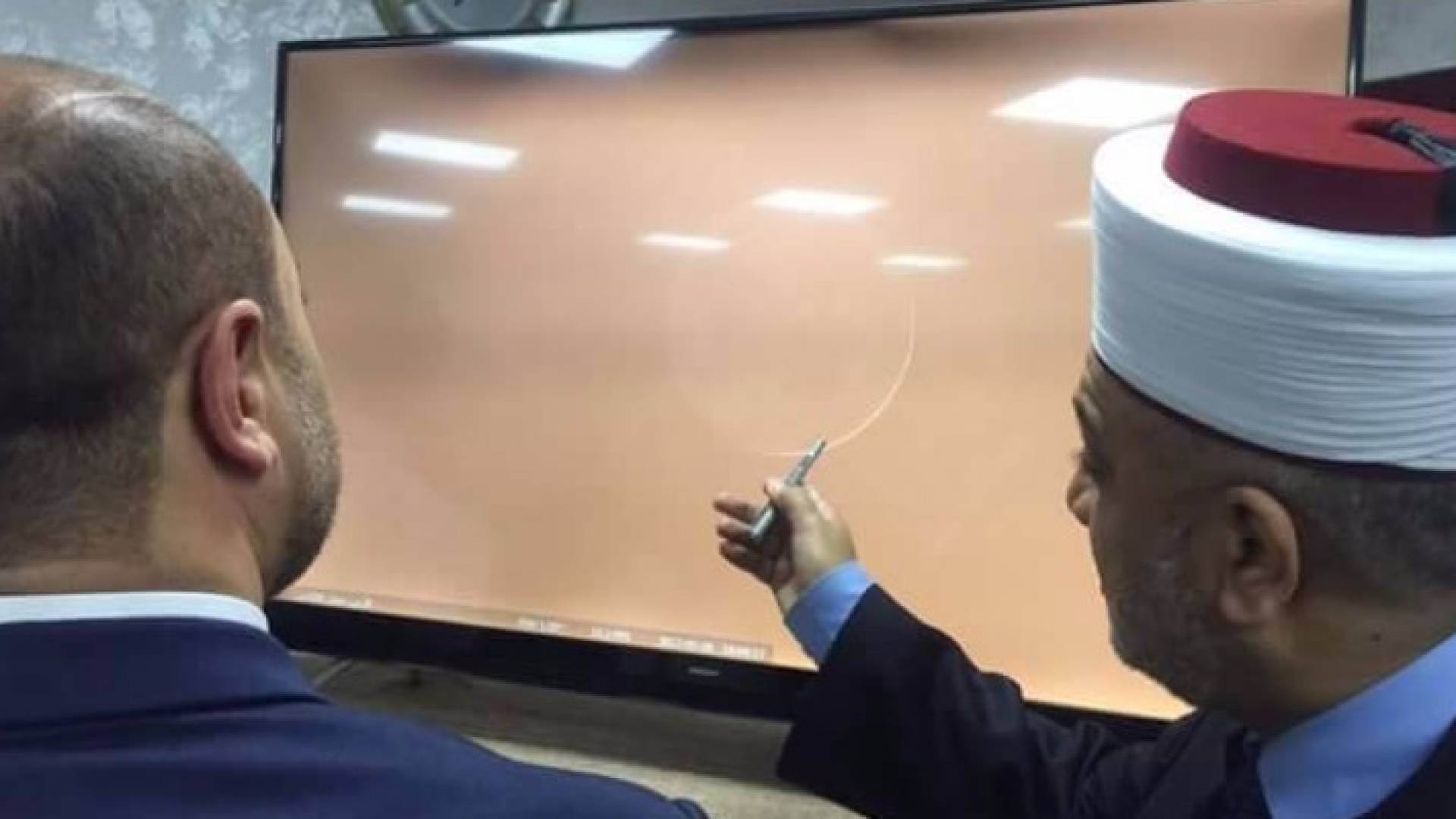 مفتي عام المملكة ووزير الأوقاف يتحريان هلال رمضان المبارك 