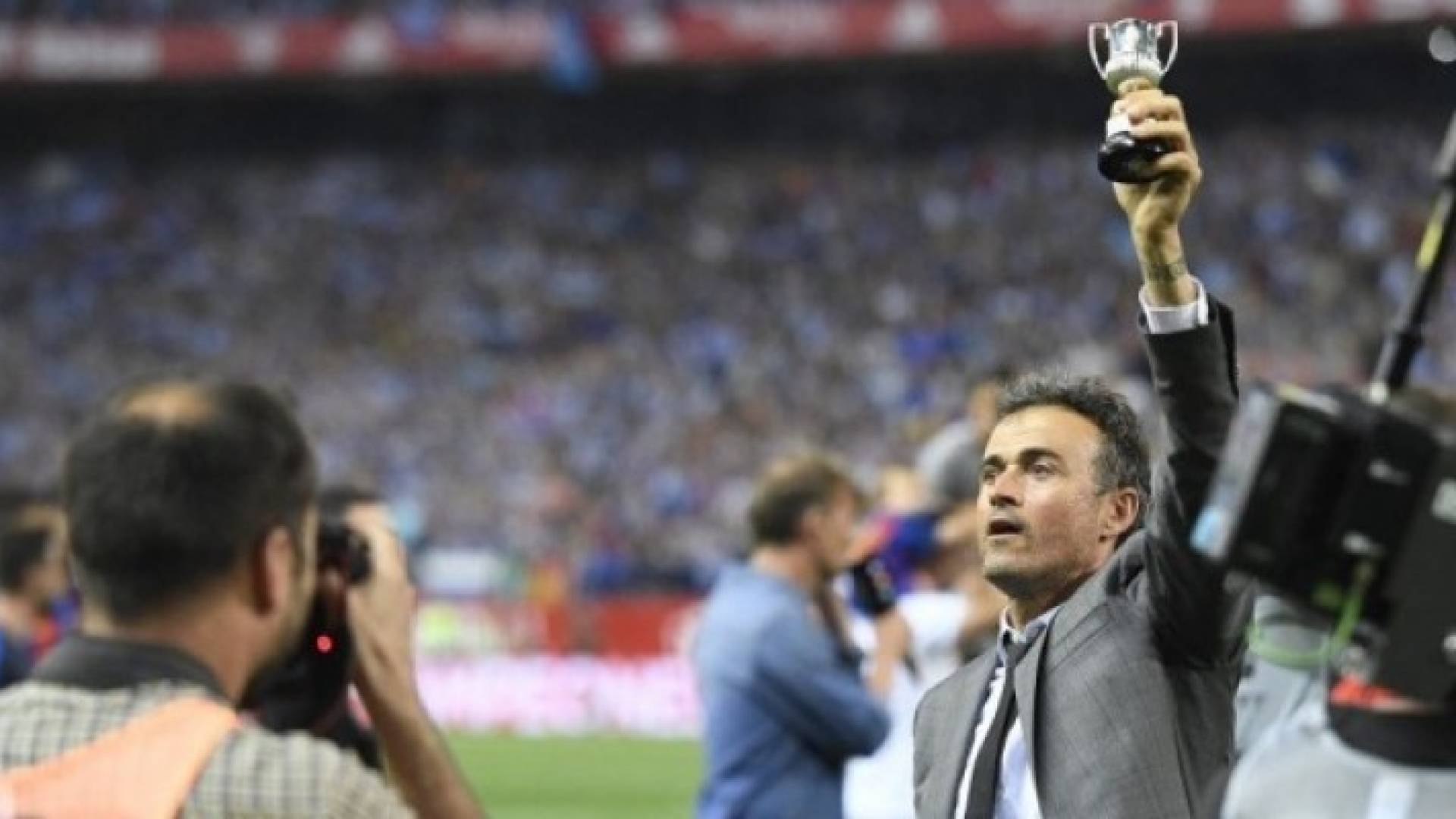 برشلونة يعد الجماهير بالصفقات ويحدد موعد الكشف عن مدربه الجديد