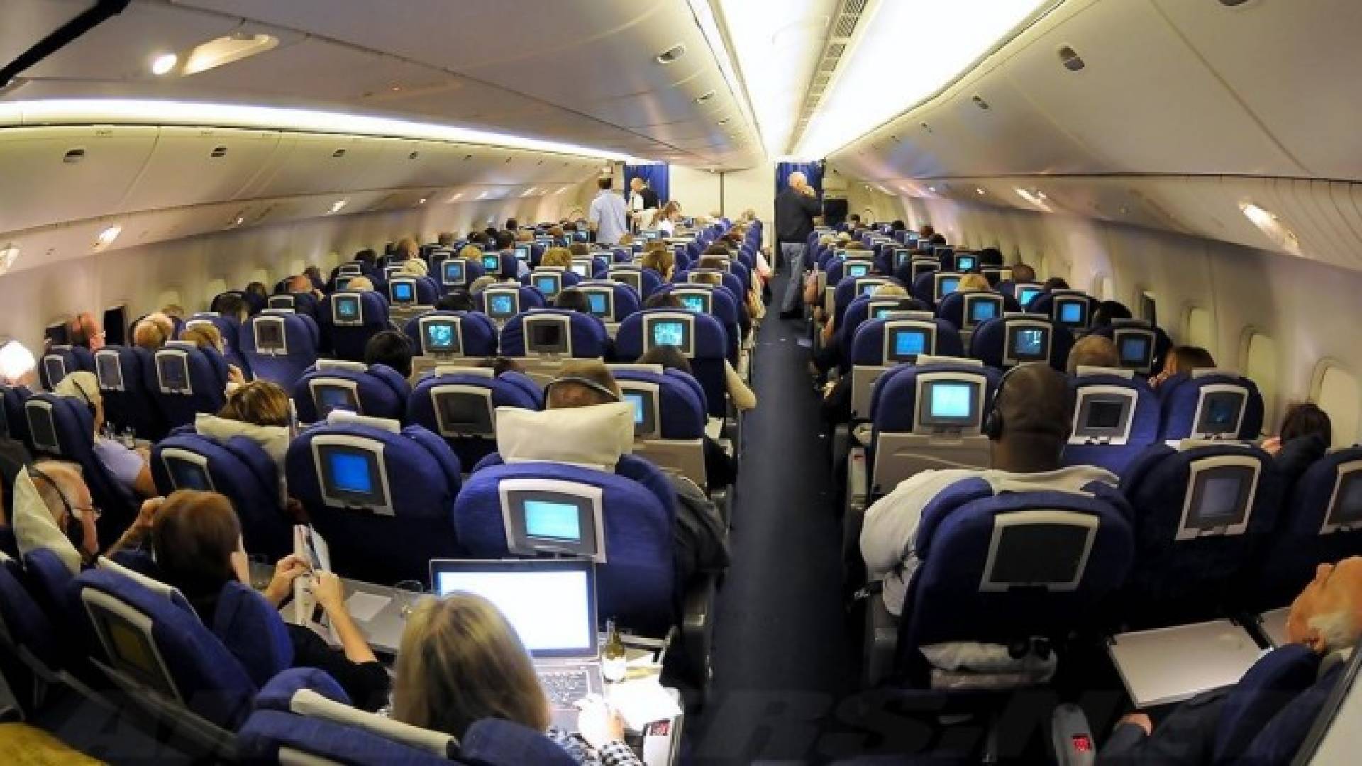 واشنطن تبحث حظر جميع أجهزة الكمبيوتر المحمولة على متن رحلاتها الجوية