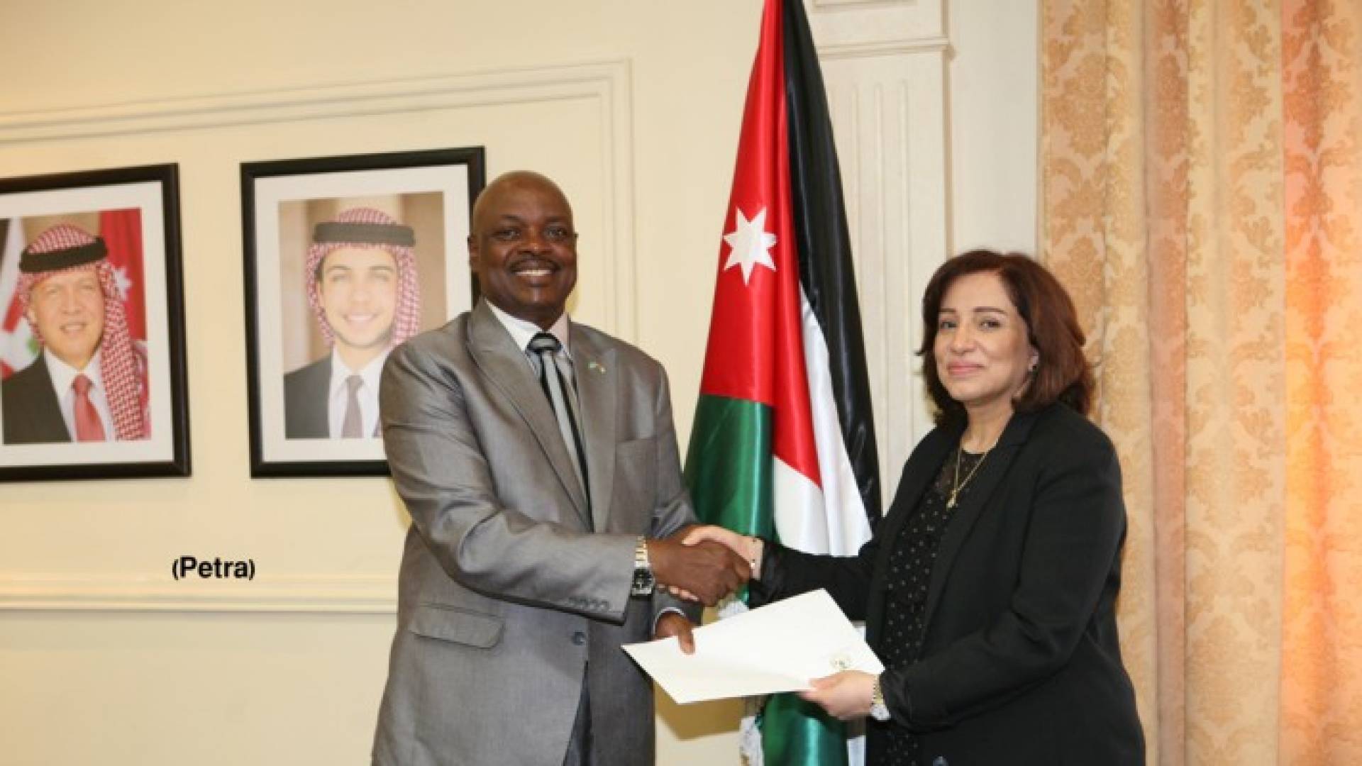 "الخارجية" تتسلم نسخا من اوراق اعتماد سفيري بنما ورواندا