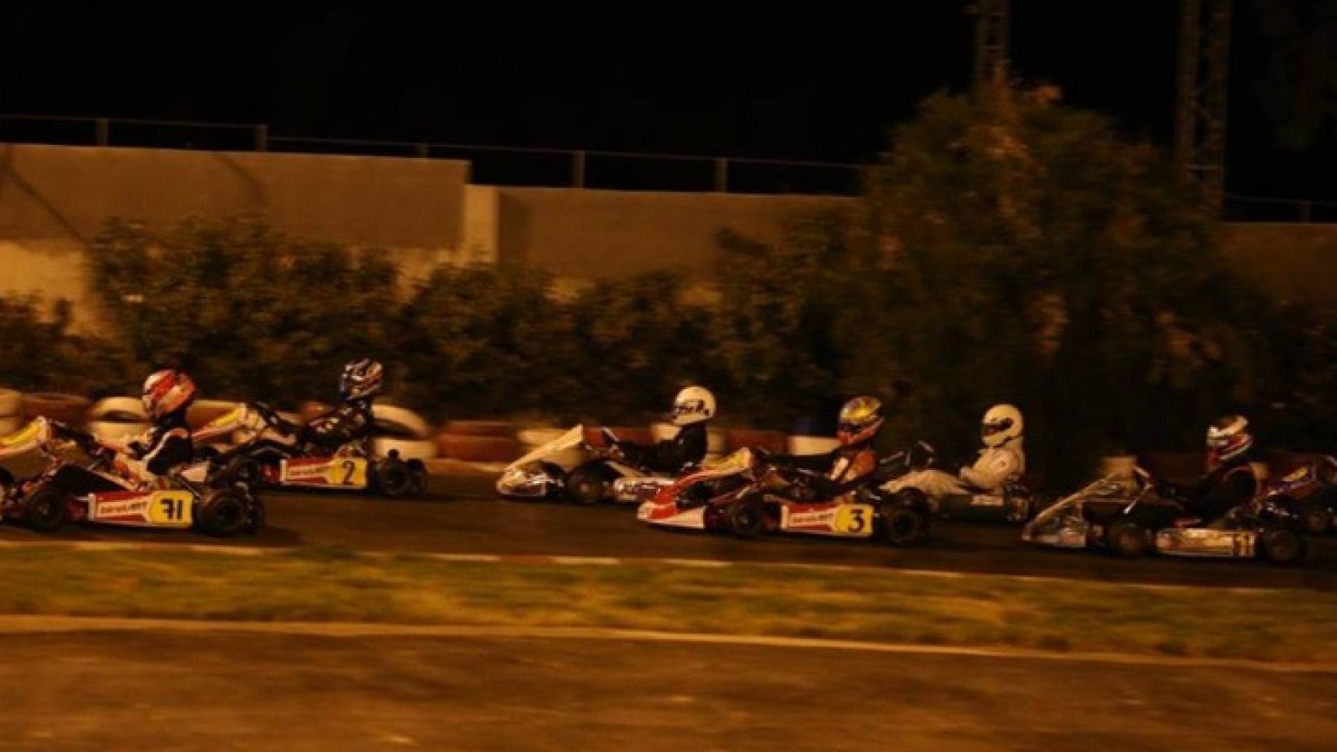 نجوم الأردن يشحذون الهمم للفوز بلقب سباق الكارتنيغ الأول