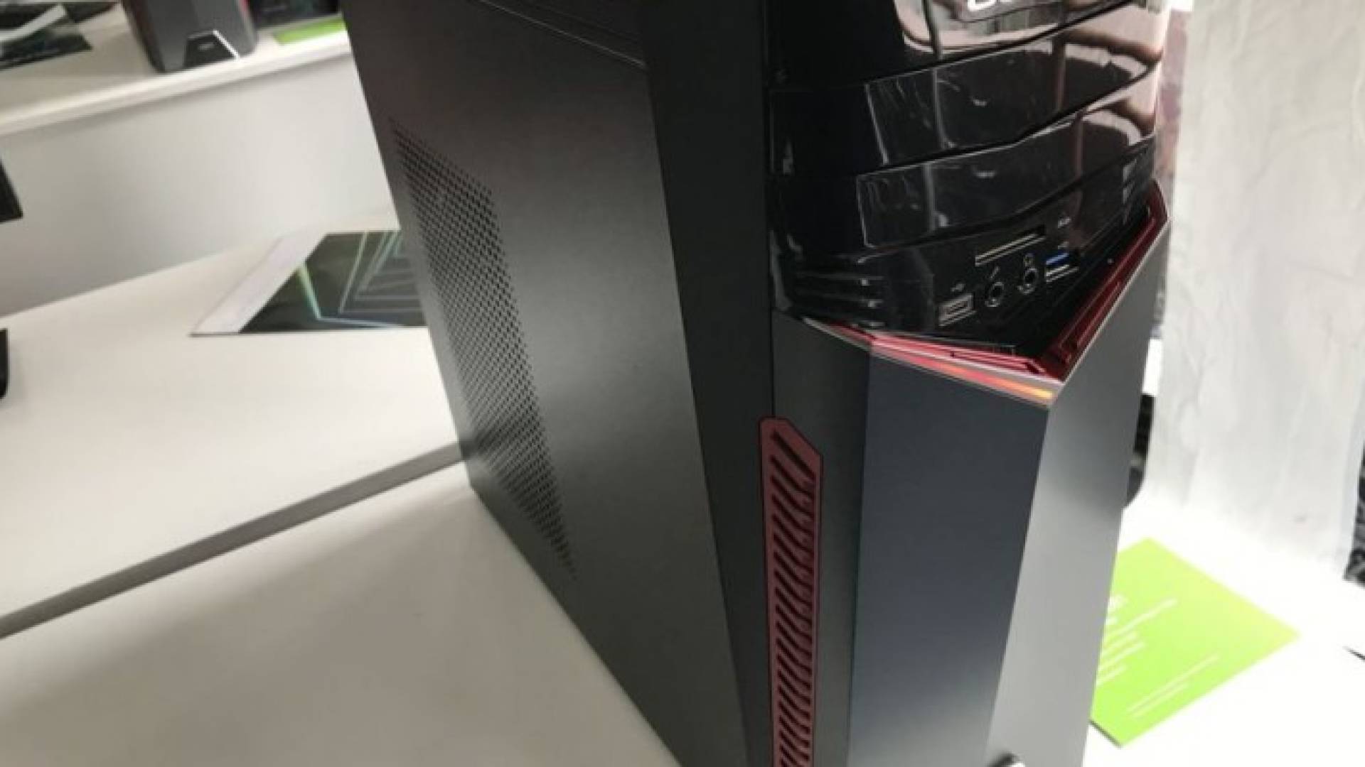 أيسر تكشف النقاب عن حاسبها للألعاب Aspire GX-281