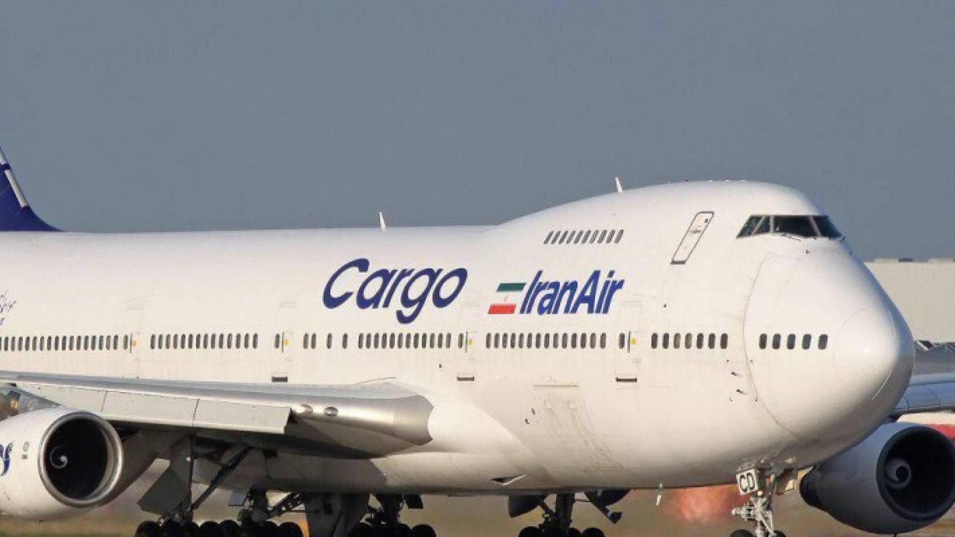 ايران ارسلت خمس طائرات تنقل مواد غذائية الى قطر 