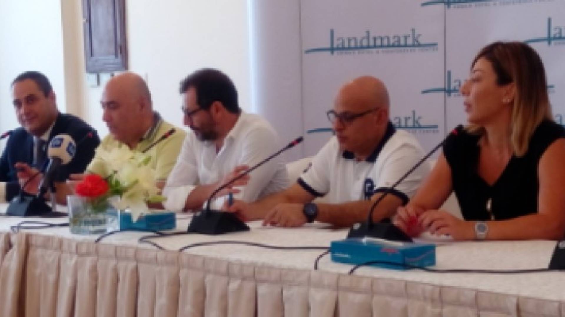 بدء عرض مسرحية ما في متلو شو