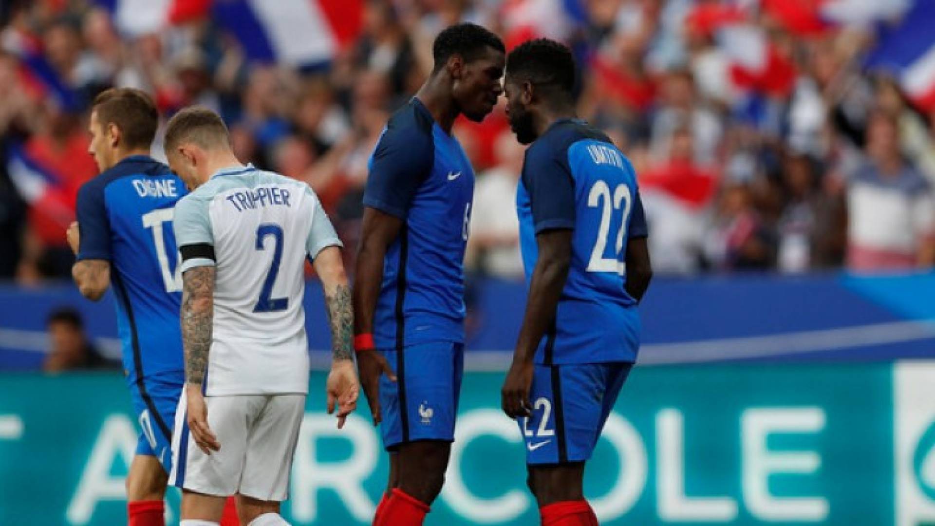 أومتيتي محتفلاً بهدفه في الشباك الإنجليزية