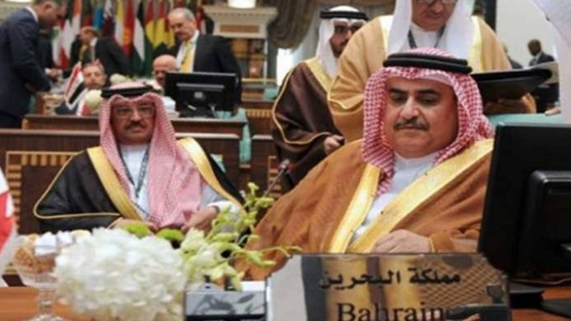 البحرين توقف شخصا "تعاطف" مع قطر على فيسبوك