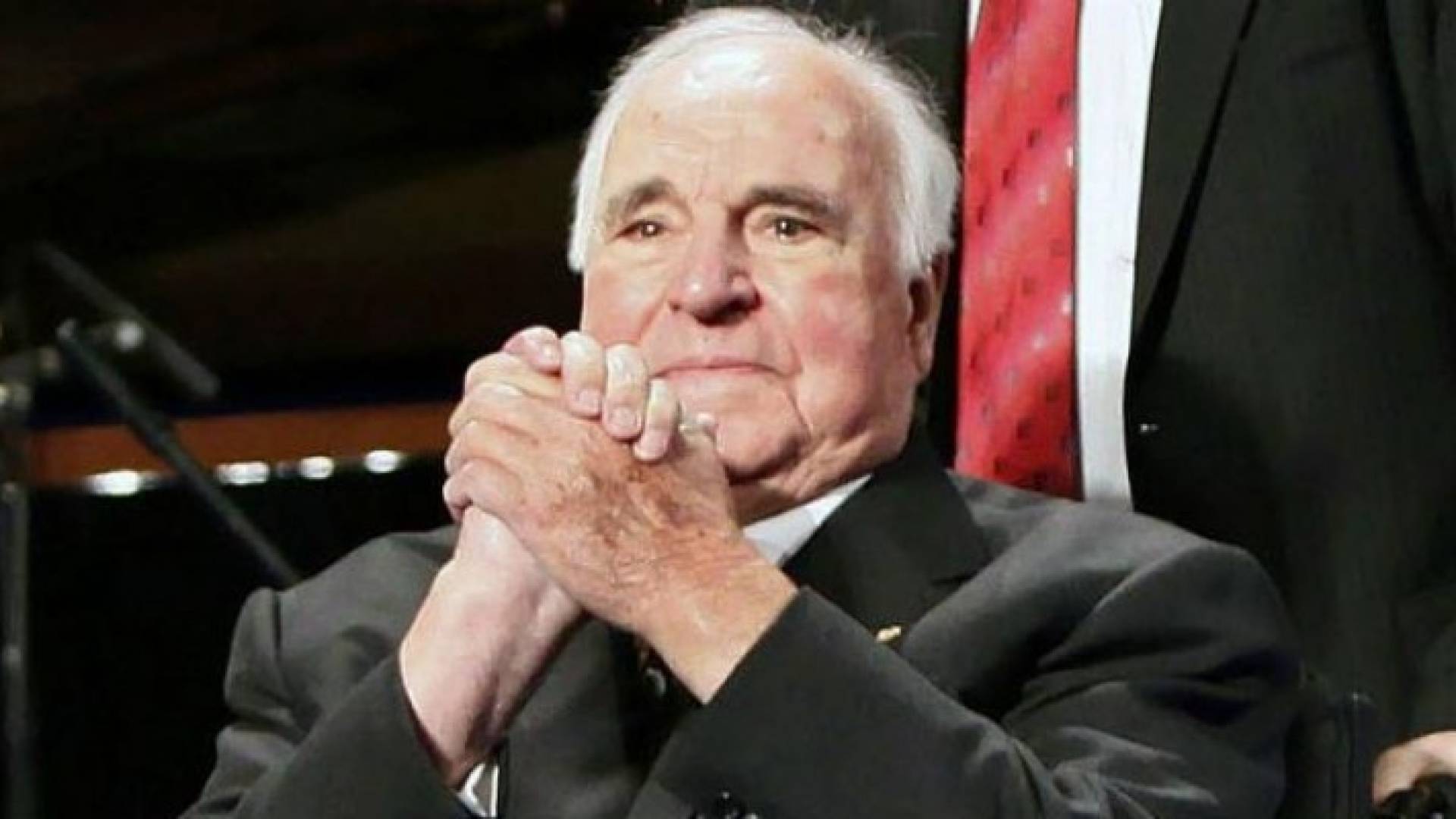 هلموت كول مهندس عملية توحيد ألمانيا