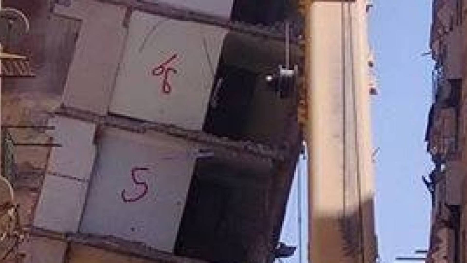 صورة من العقار المائل