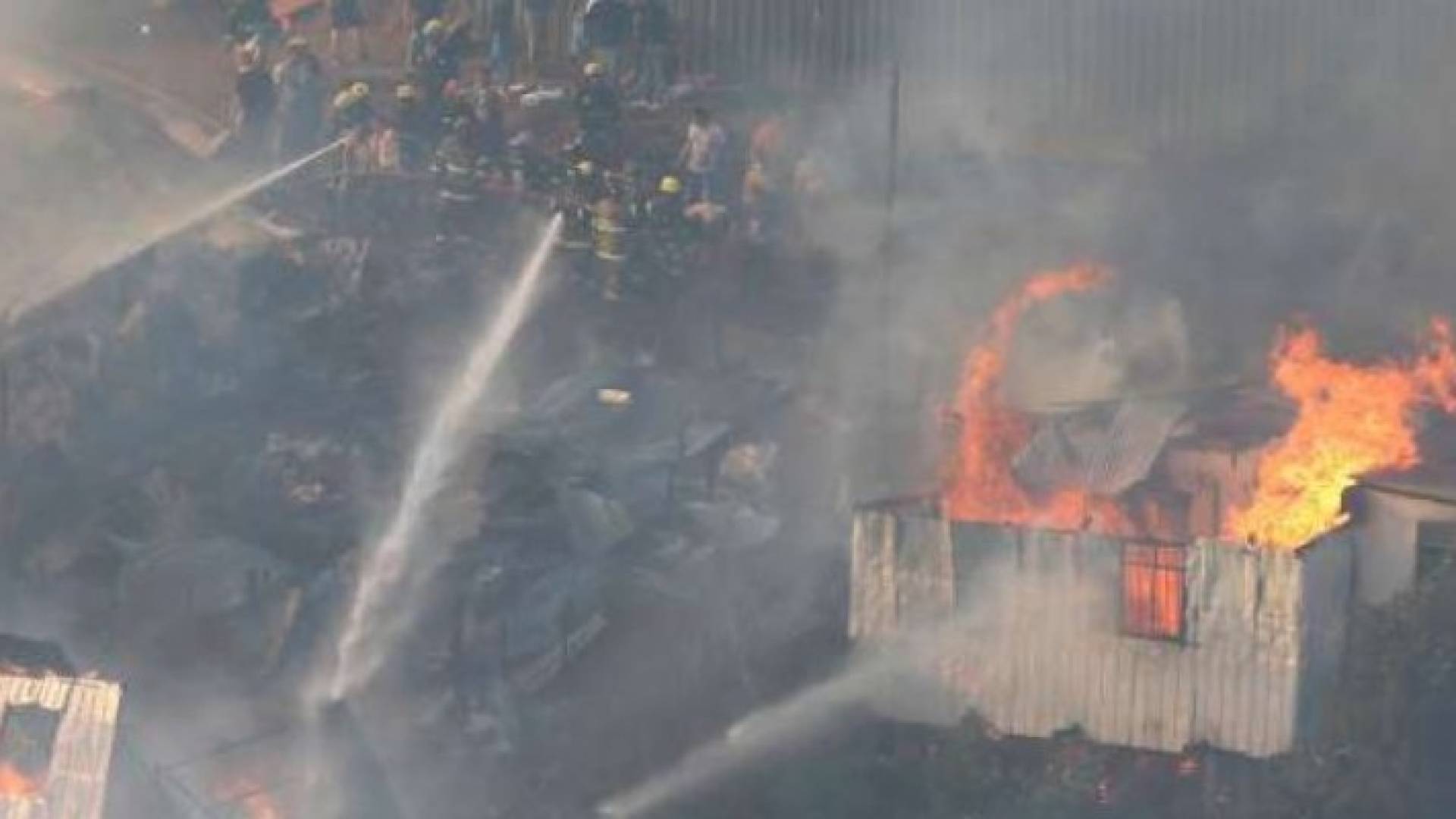 تم حشد زهاء 500 رجل اطفاء و160 الية لمكافحة الحريق