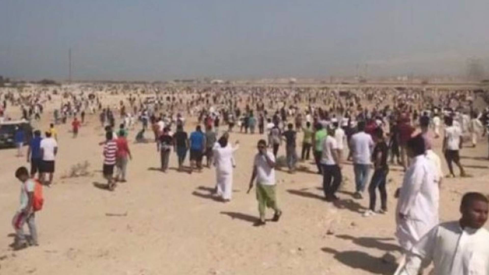 آلاف الكويتيين يطاردون كنزا في الصحراء