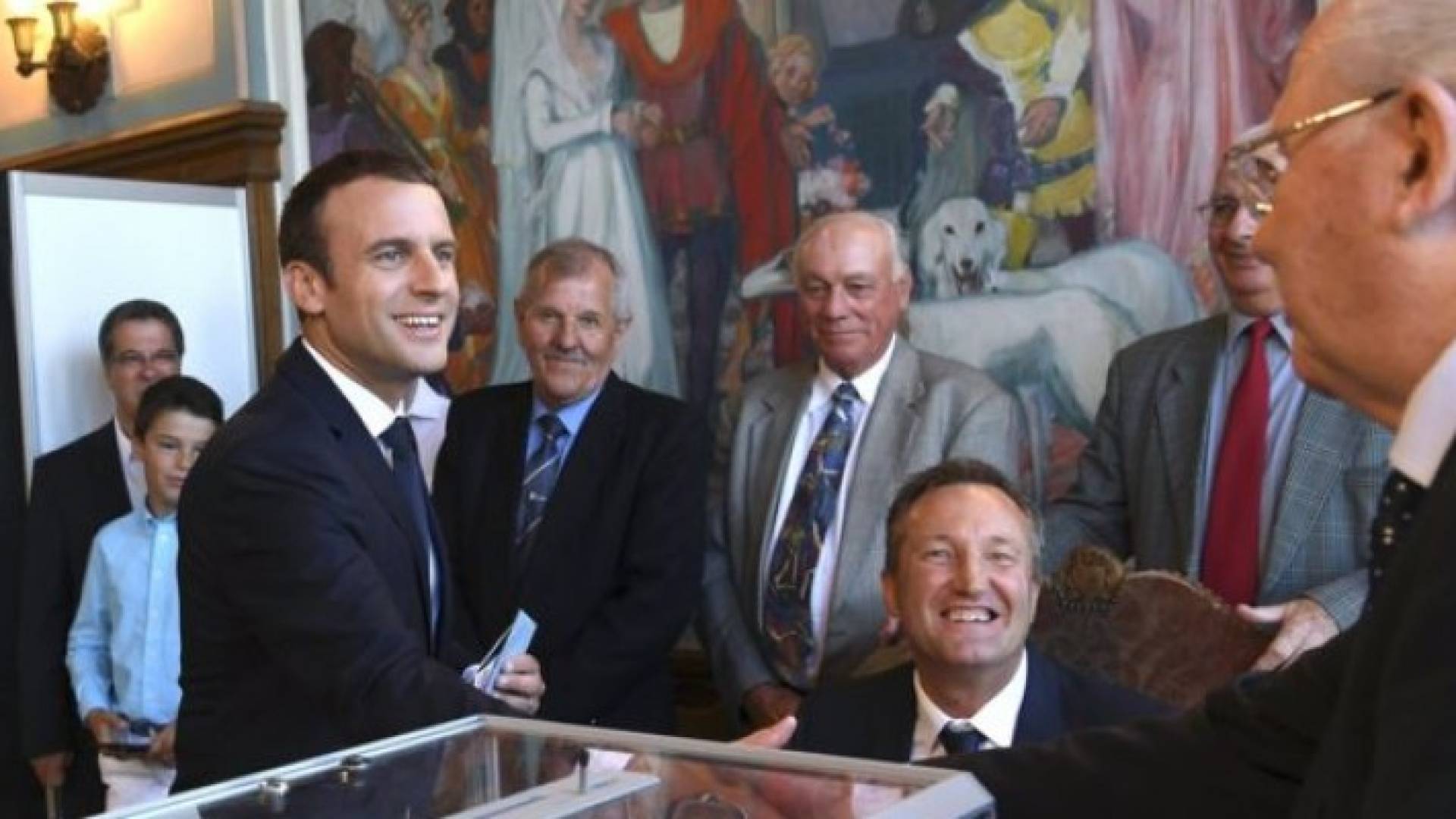 حزب الرئيس الفرنسي ماكرون يحقق أغلبية مريحة في البرلمان