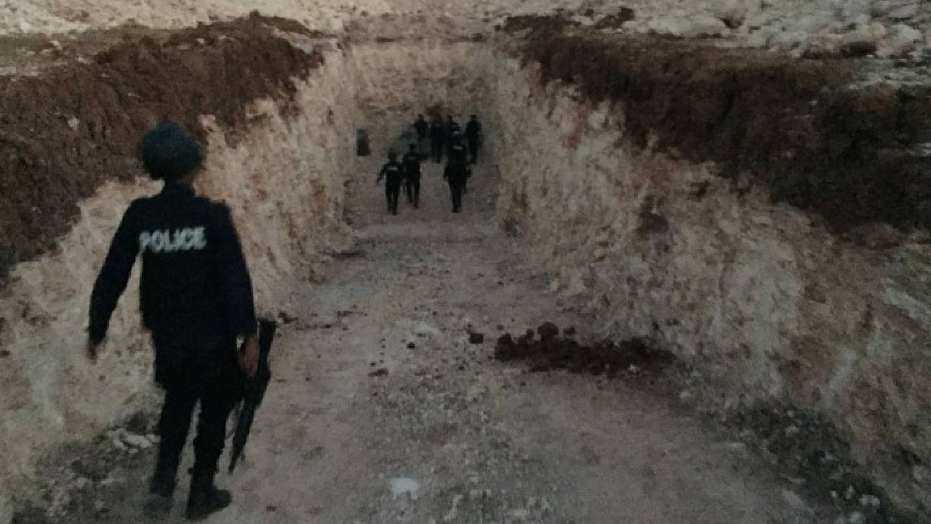 من المداهمة