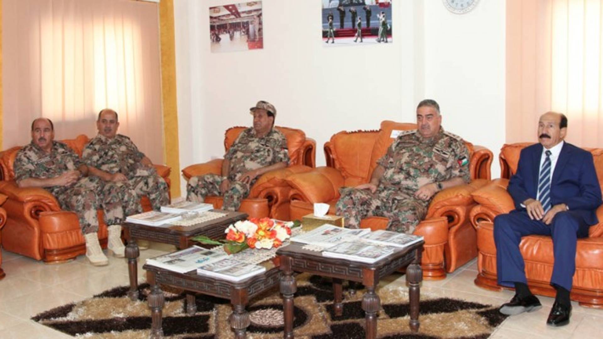 رئيس هيئة الاركان يفتتح مكتب المتقاعدين العسكريين وكبار الزوار في القيادة العامة