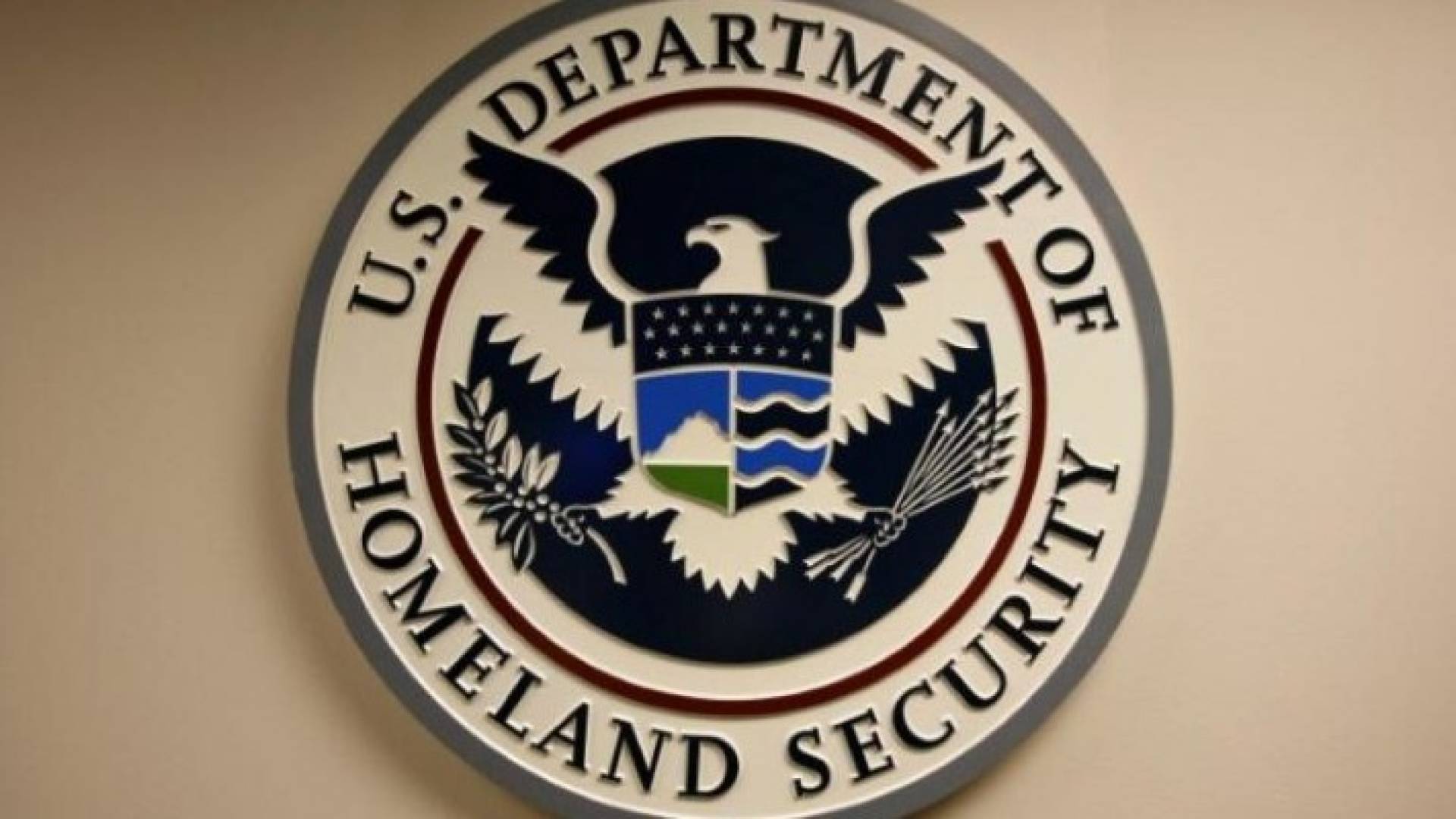 قراصنة روس استهدفوا 21 ولاية خلال الانتخابات الرئاسية الأمريكية 