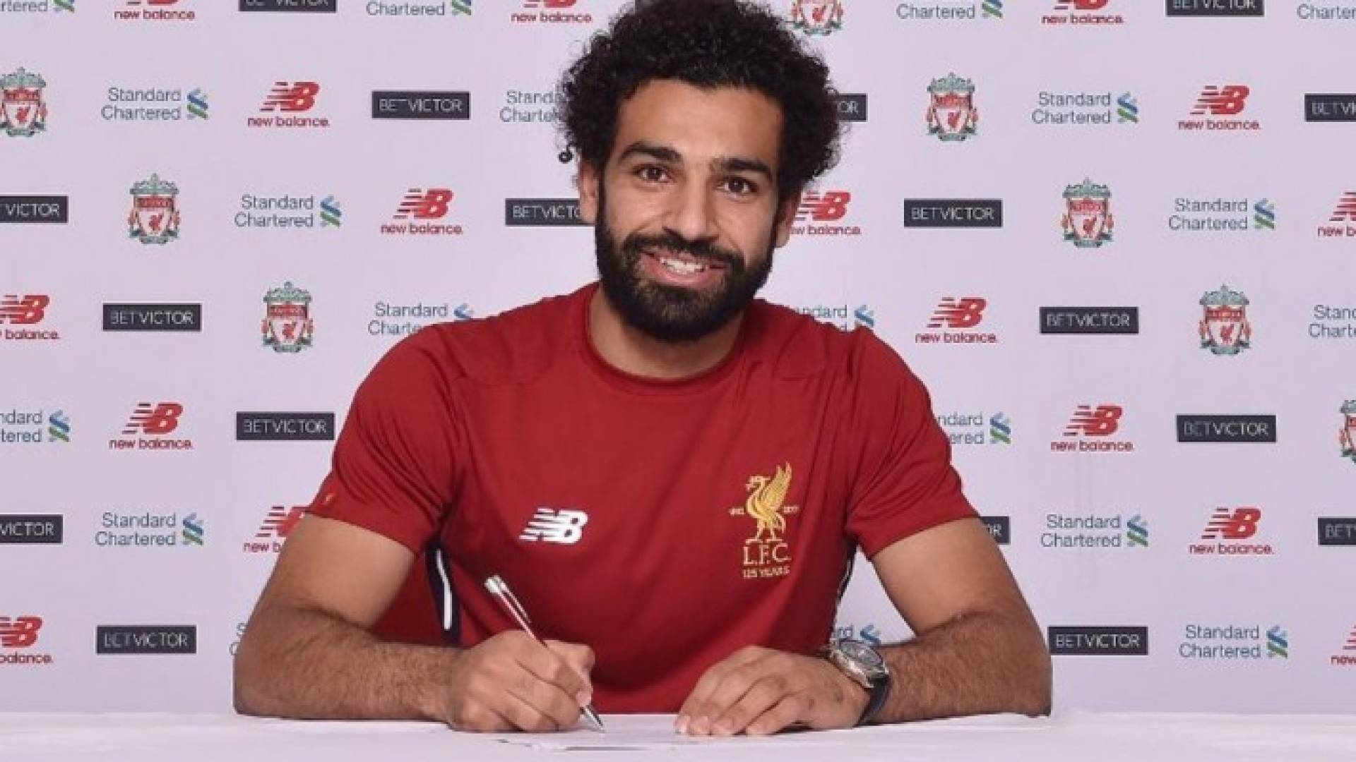 محمد صلاح يوقع العقد مع ليفربول