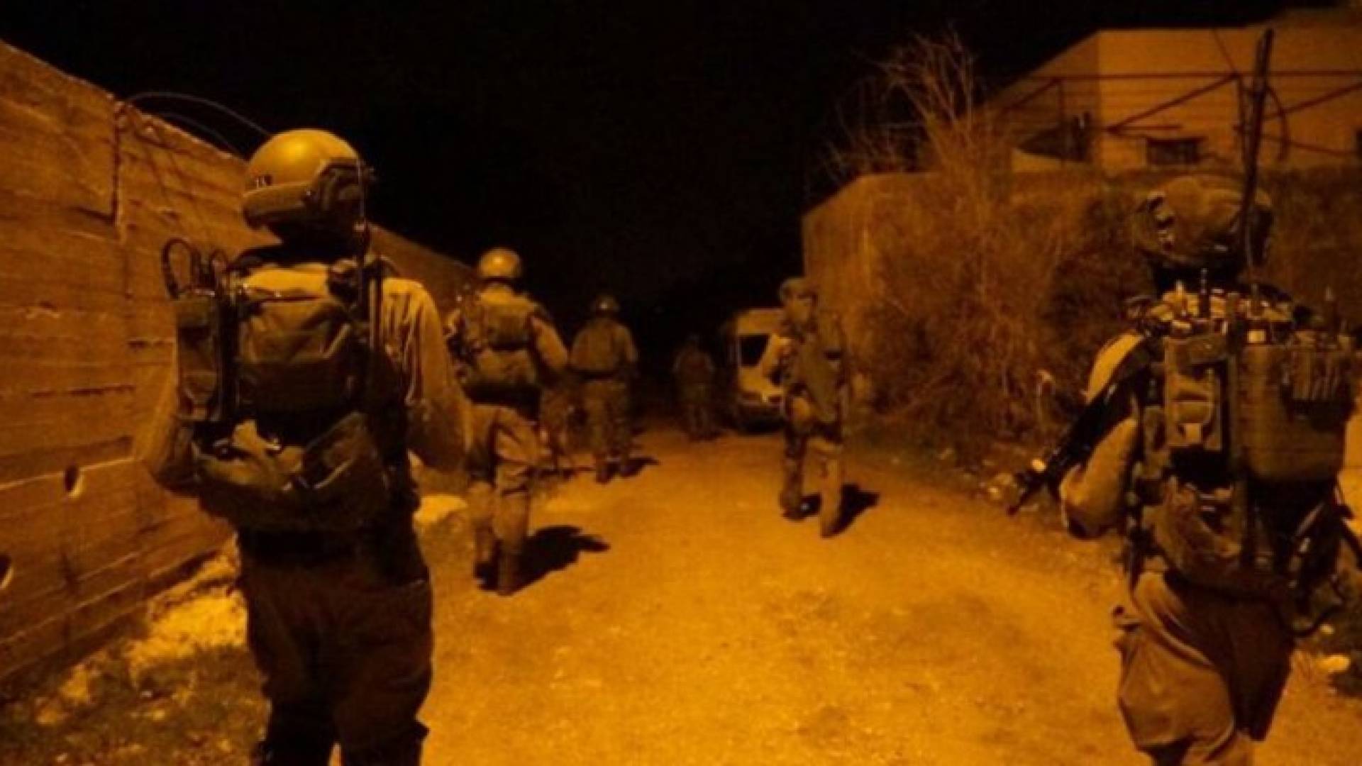 قوات الاحتلال خلال اقتحامها مدن بالضفة الغربية المحتلة