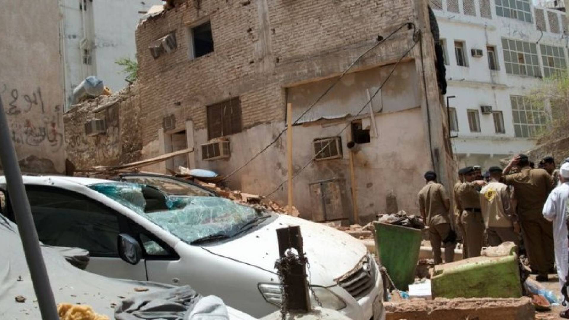صورة من المبنى الذي كان الانتحاري يتحصن بداخله في مكة