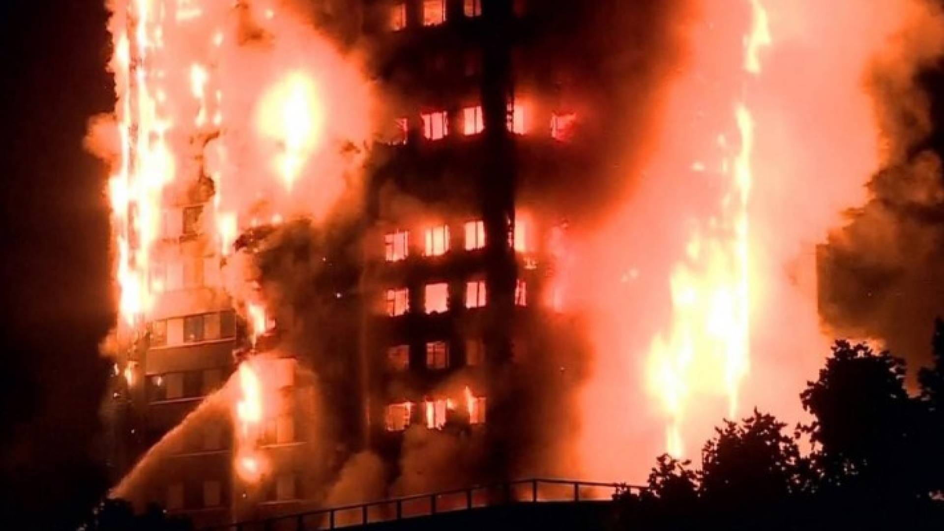 صورة من حريق برج لندن السكني