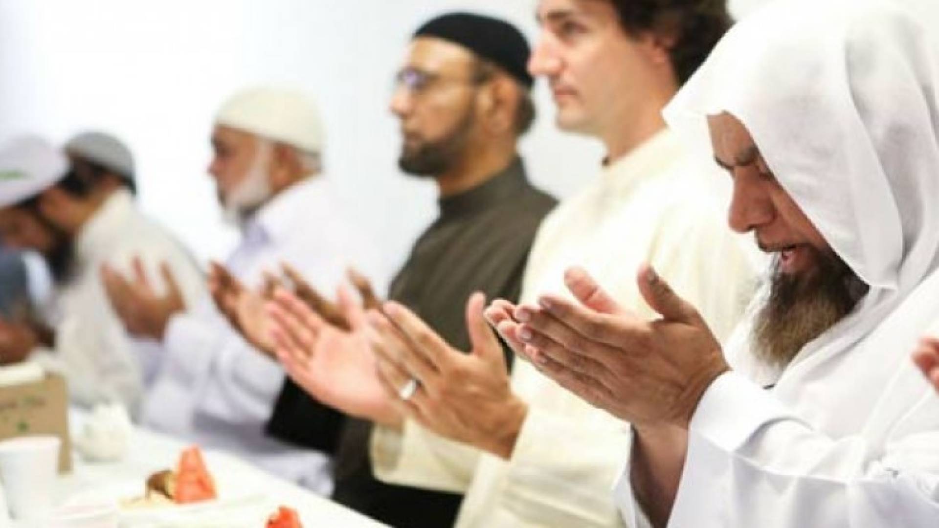رئيس الوزراء الكندي جاستين ترودو يصلي مع المسلمين - أرشيفية 