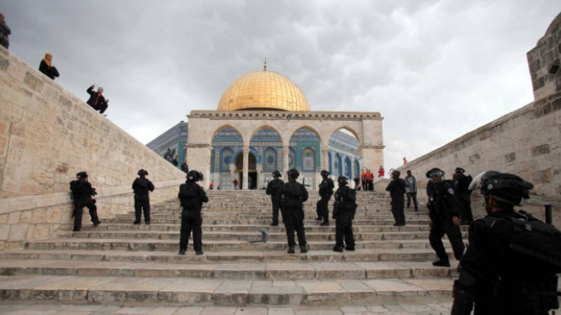 الحكومة الفلسطينية تدين إغلاق المسجد الاقصى 