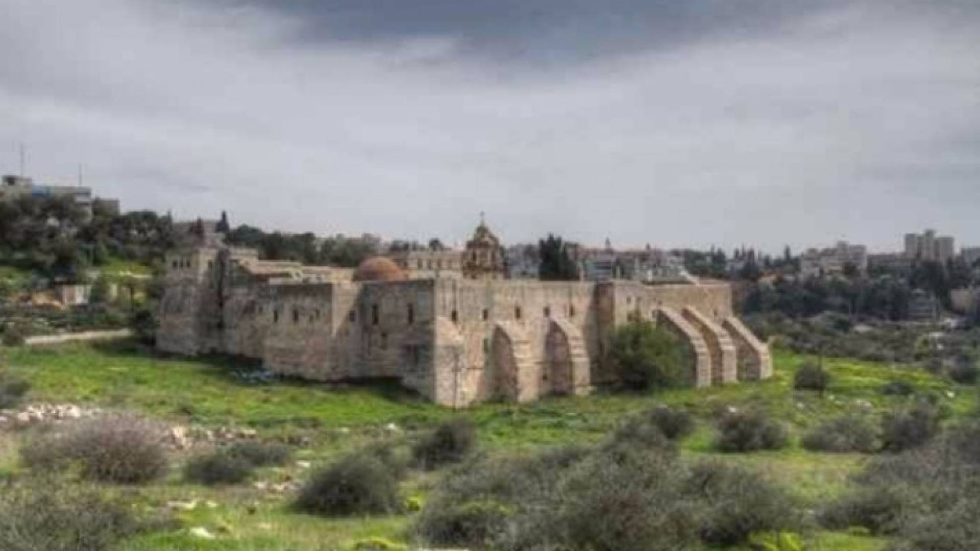 بيان توضيحي لـ "الروم الارثوذكس" حول قضية بيع أراض للاحتلال 
