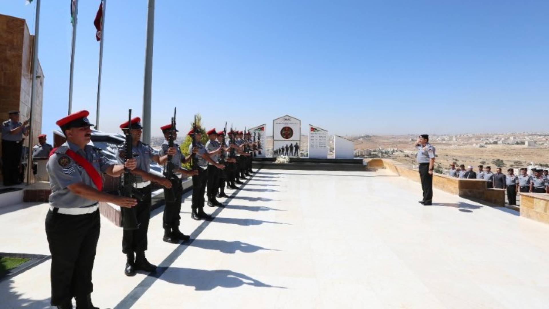 المديرية العامة لقوات الدرك تحتفل بتنزيل علم الثورة العربية الكبرى