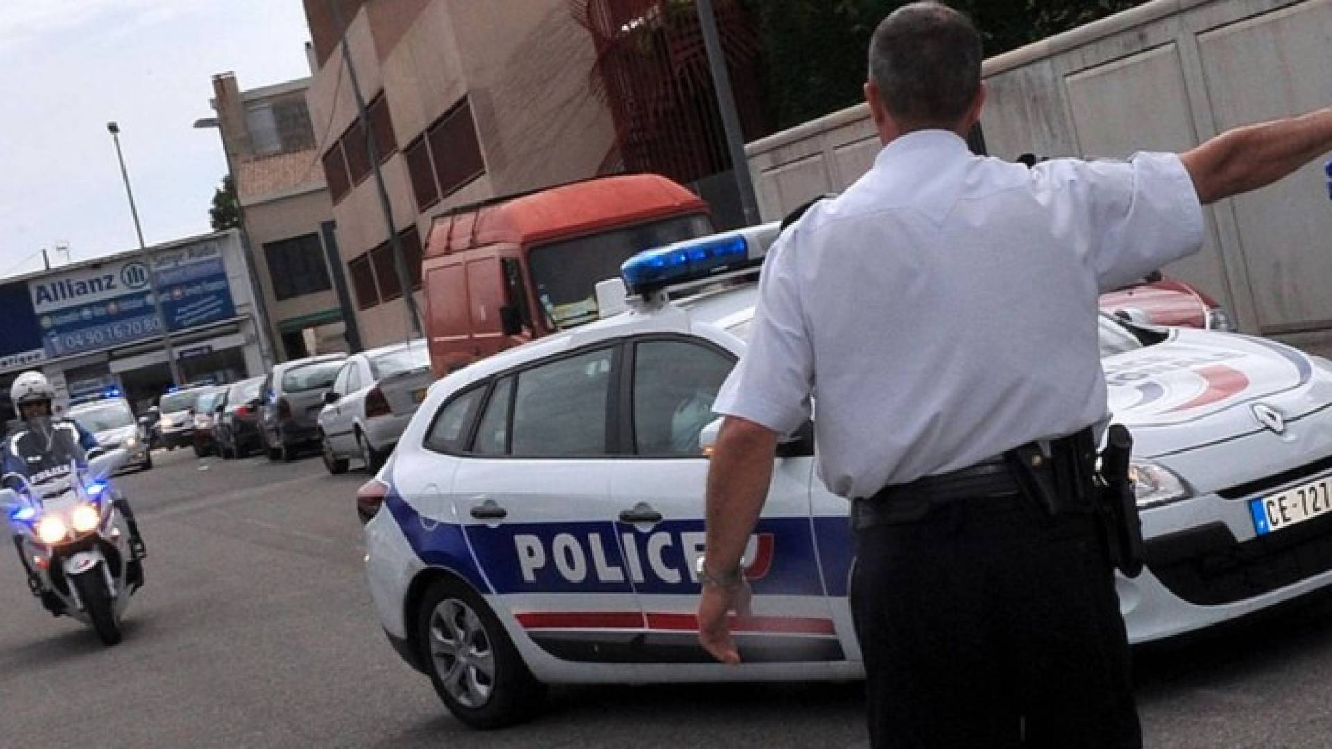  دورية شرطة في مدينة أفينيون- أرشيفية