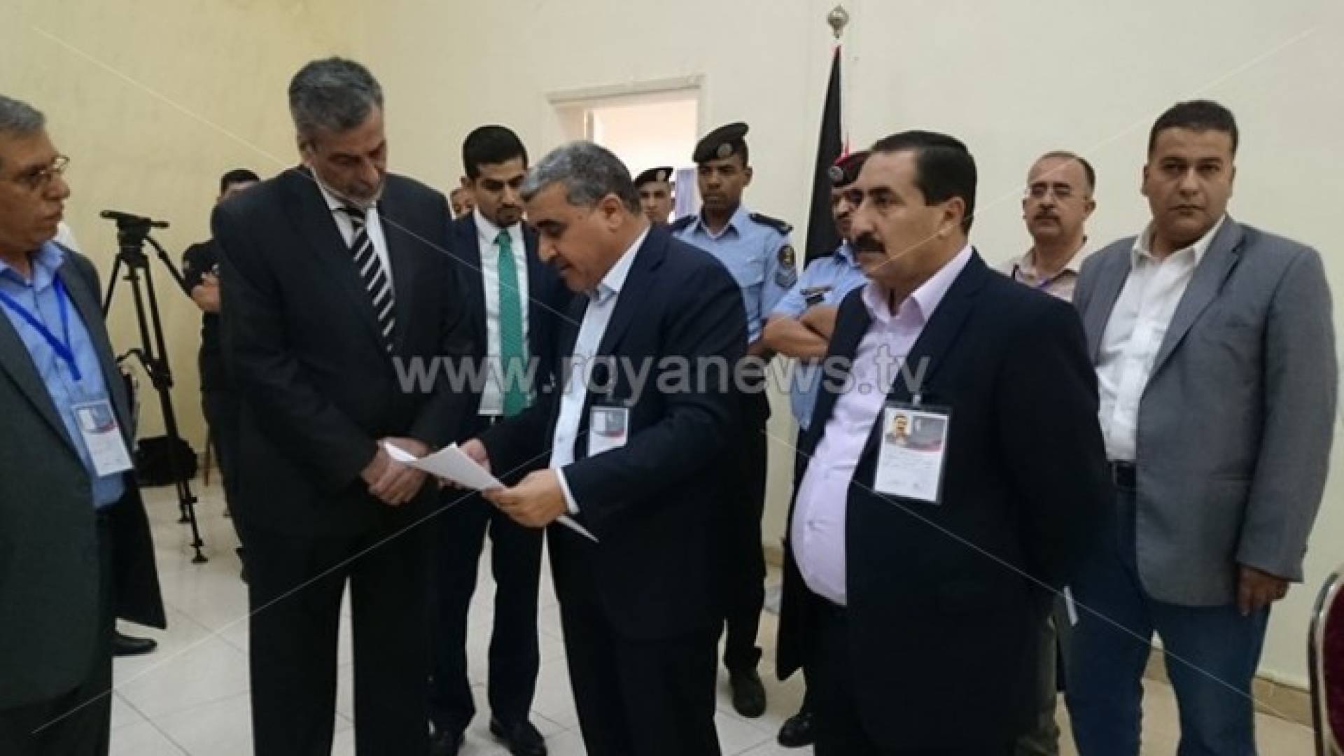 الكلالدة يتفقد مقار لجان الترشح للانتخابات البلدية ومجالس المحافظات