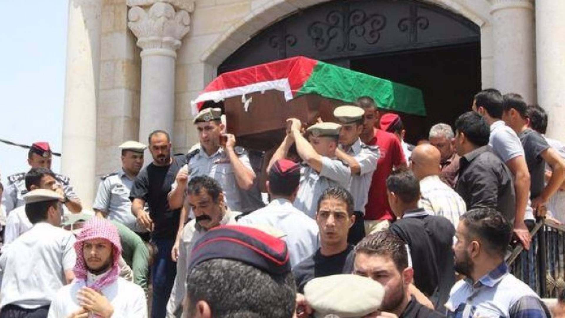 شهيدا واجب بتدهور آلية للدفاع المدني في إربد