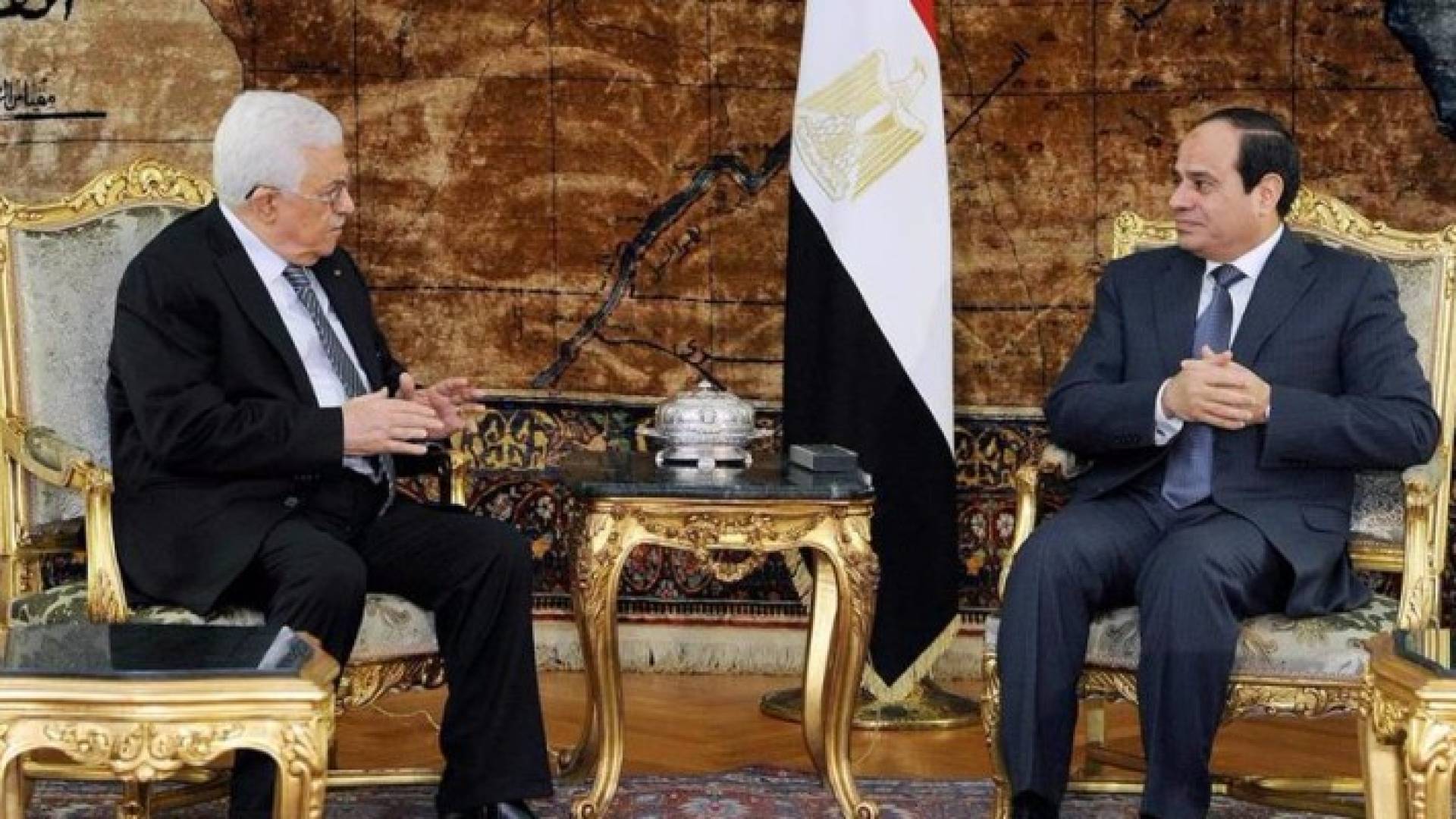 الر\ئيس المصري والرئيس الفلسطيني 