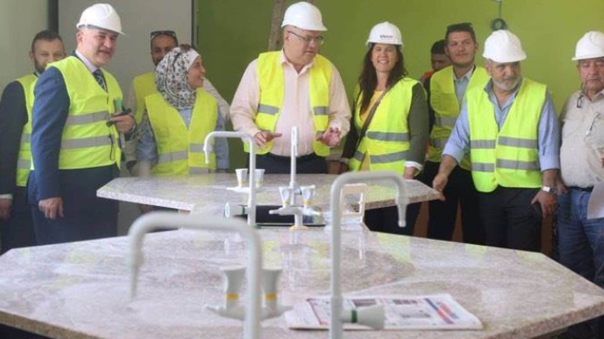 هلسة خلال تفقده المشروع