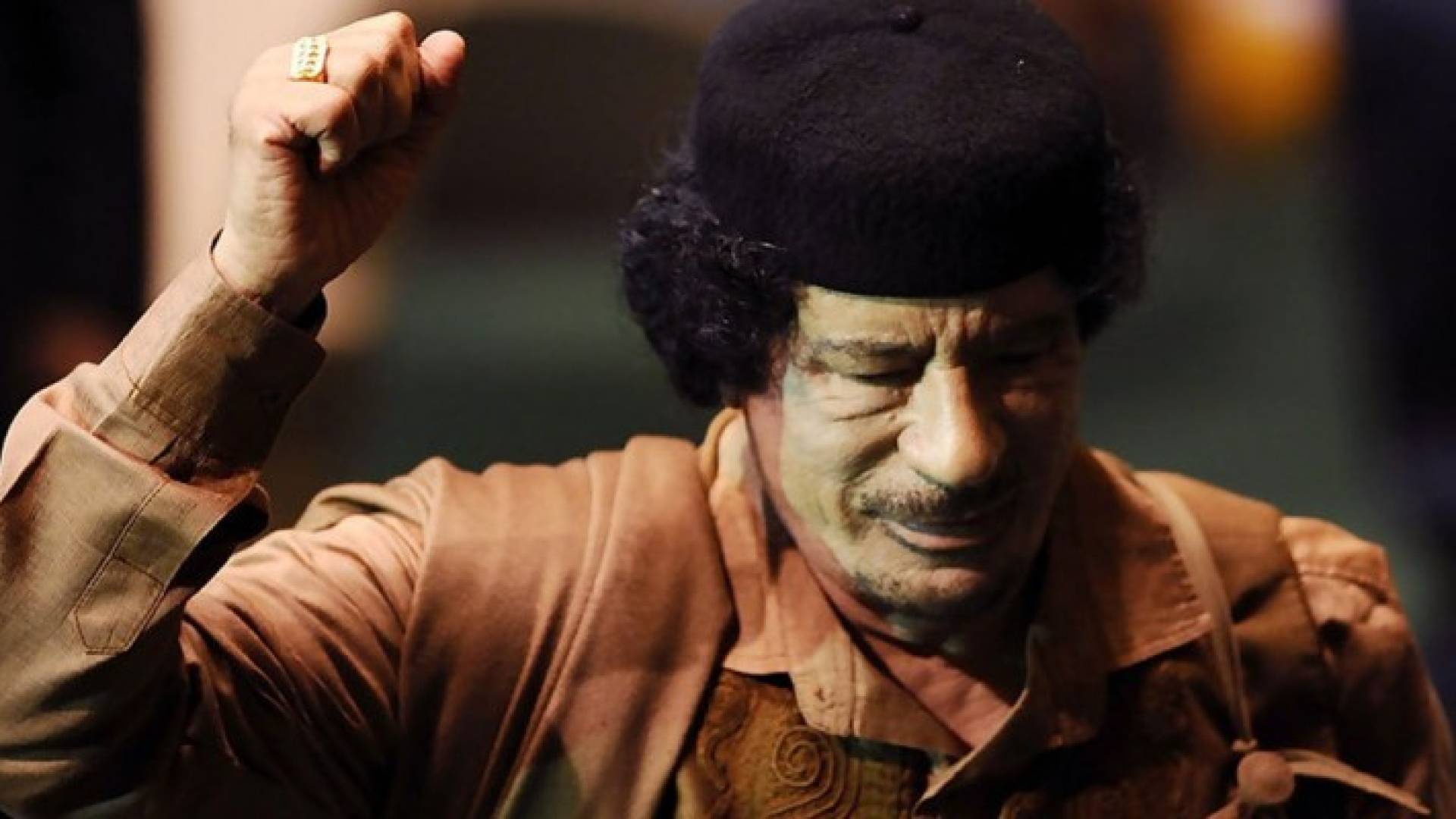 الرئيس الليبي الراحل معمر القذافي 