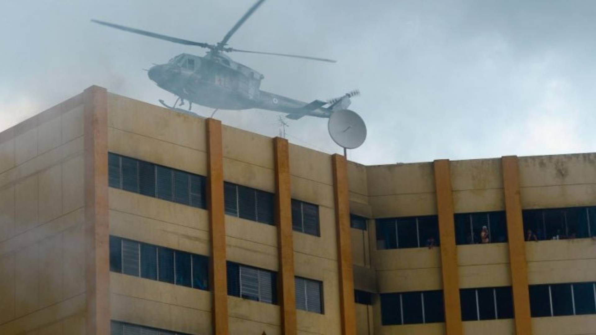 جانب من الحريق الضخم بمبنى الوزارة