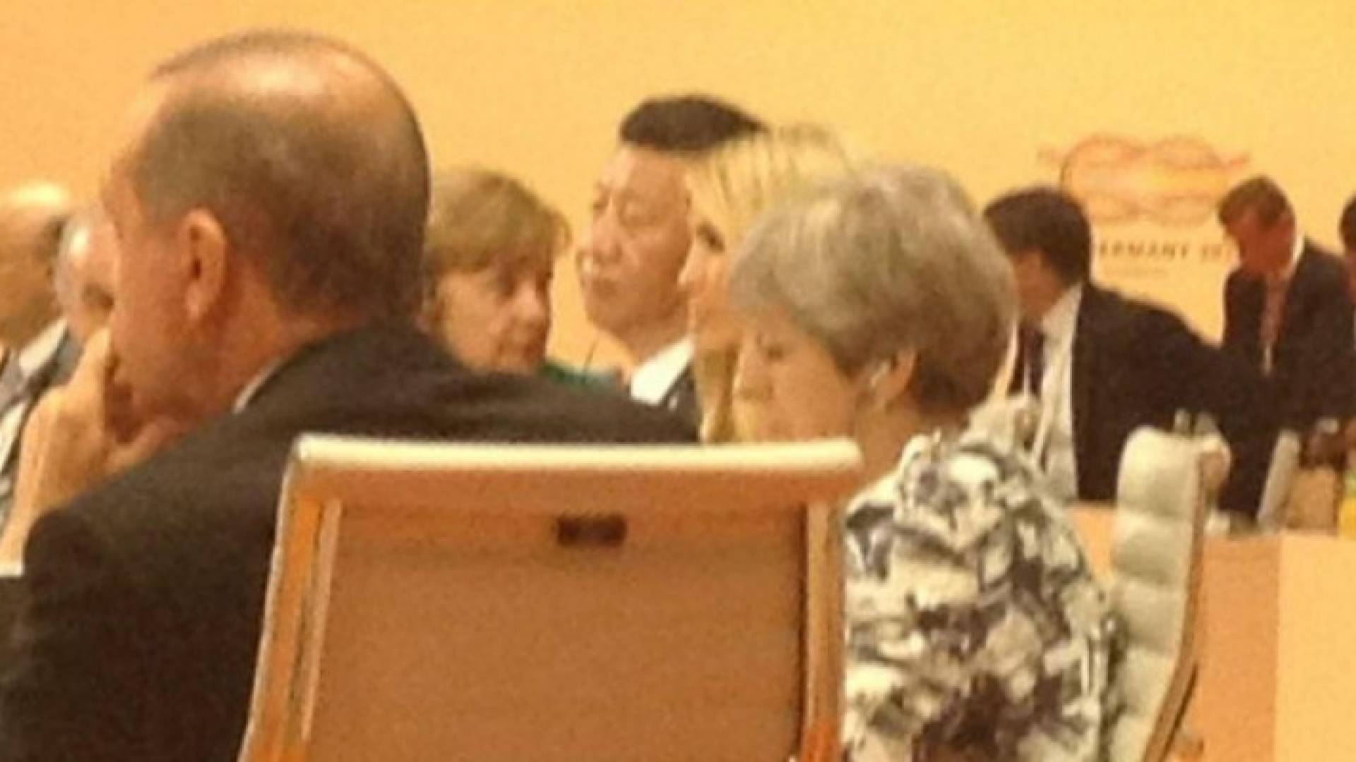 لماذا جلست إيفانكا ترمب مكان والدها وأثارت الجدل؟