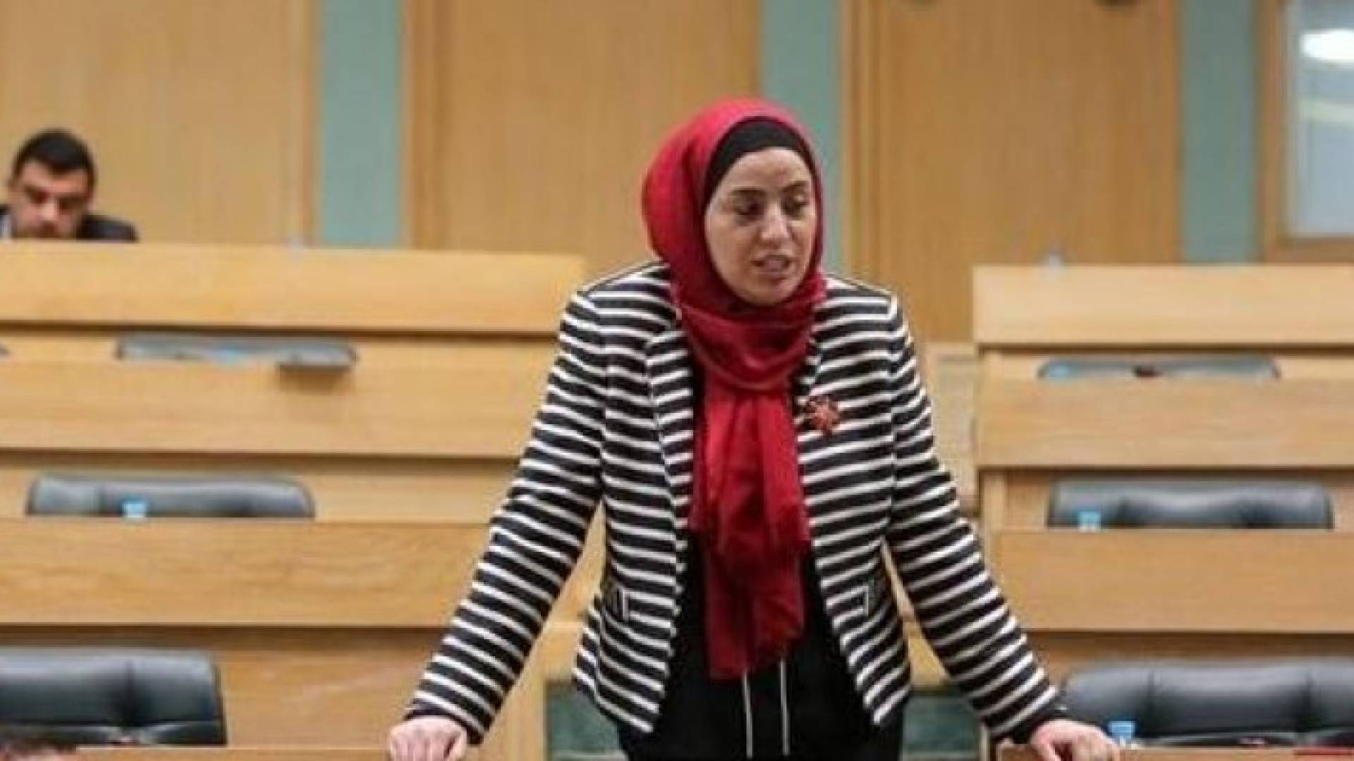 النائب وفاء بني مصطفى