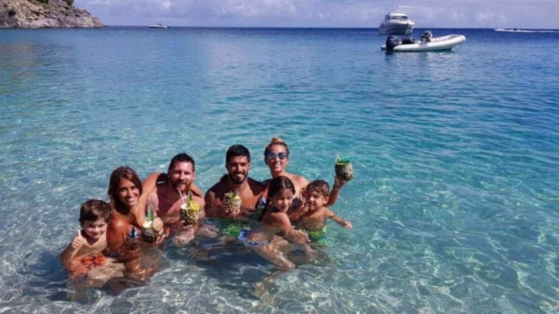 ميسي وأنتونيلا وسواريز ووصوفيا بالبي