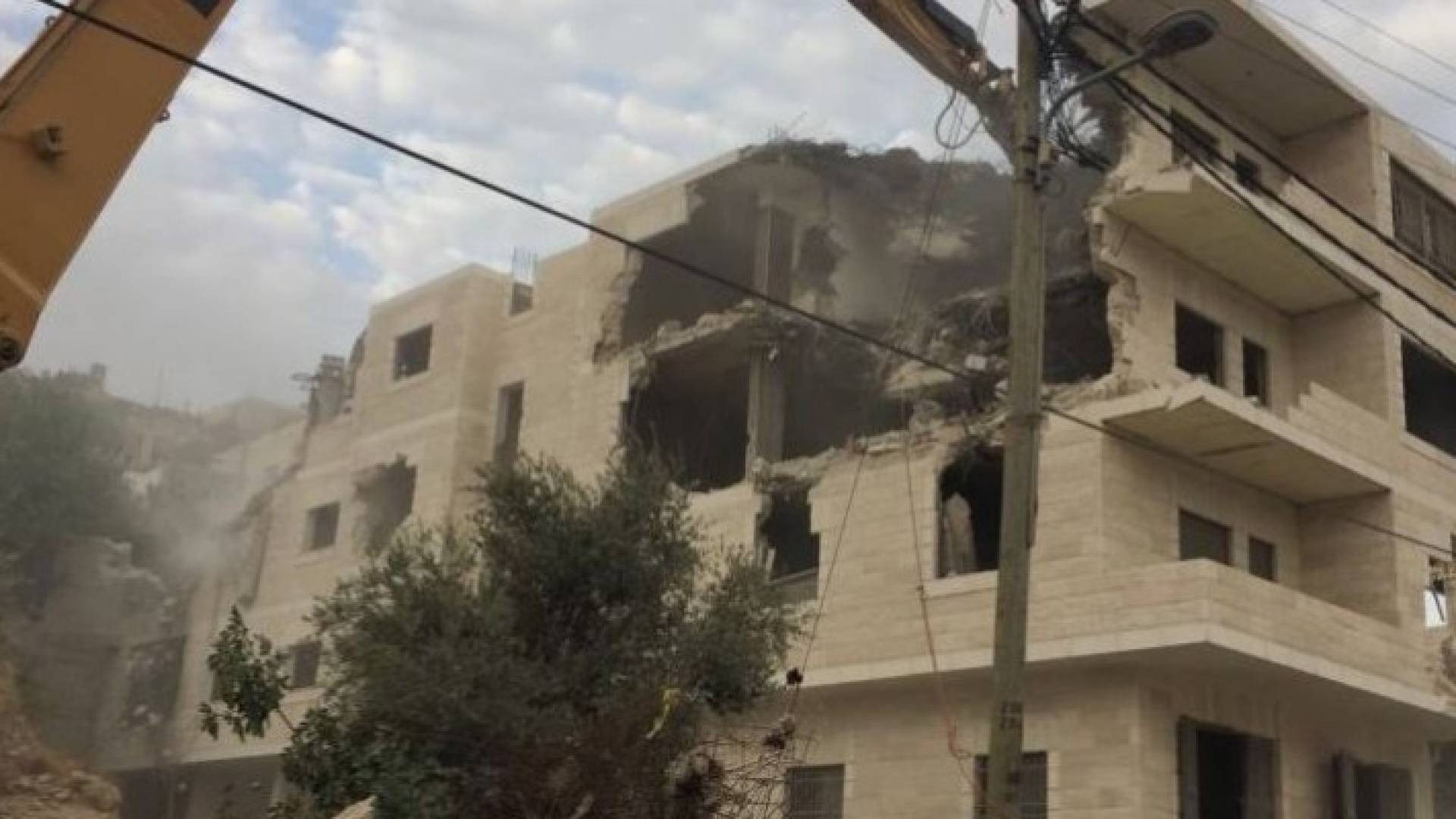 الصور من وسائل اعلام فلسطينية