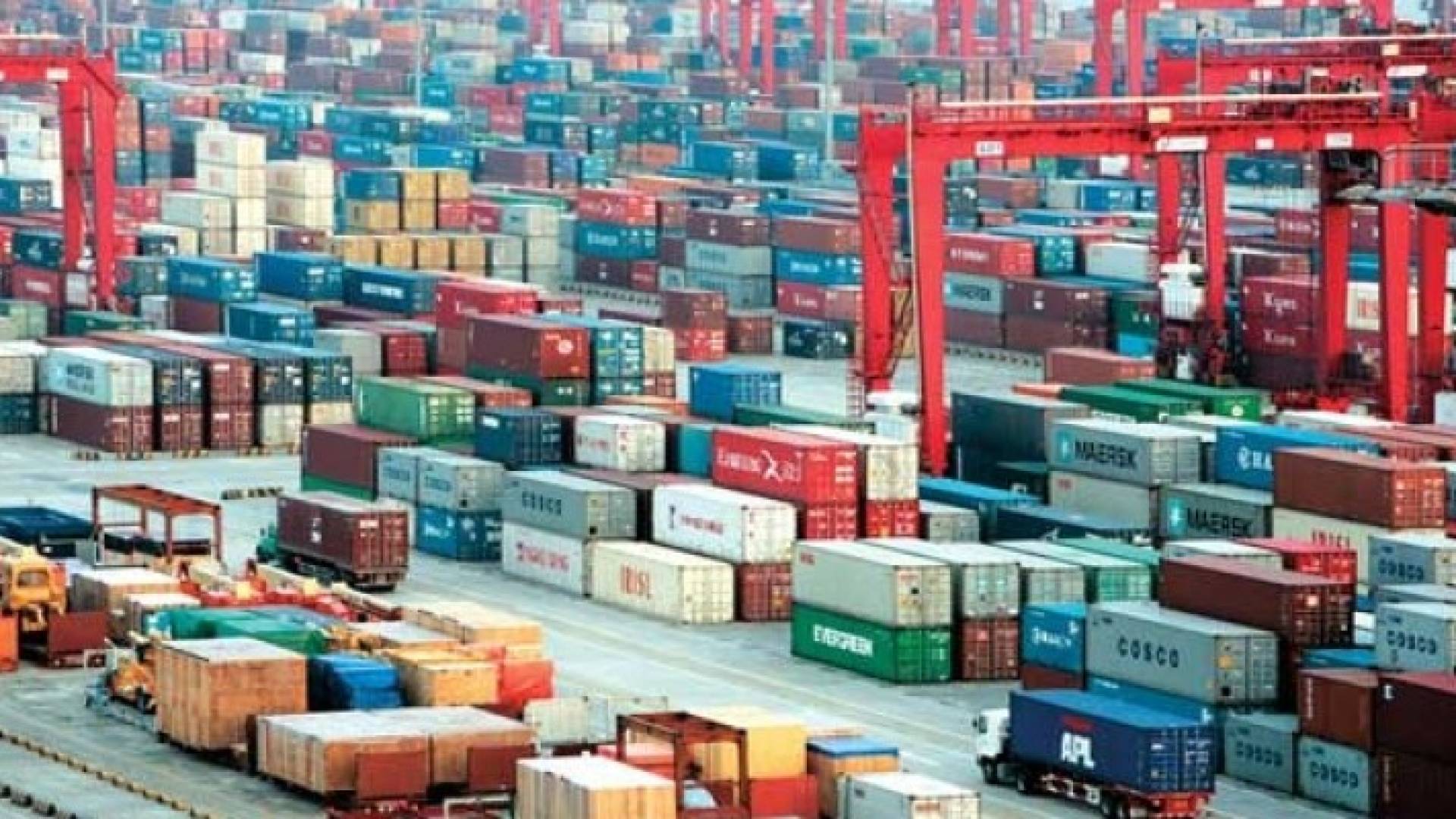 ارشيفية لميناء في الصين