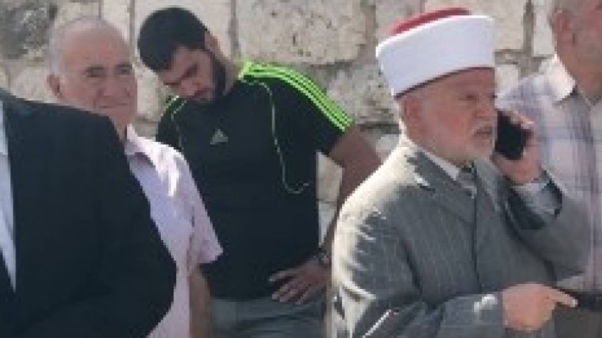 الاحتلال يمنع المفتي من الوصول الى الاقصى