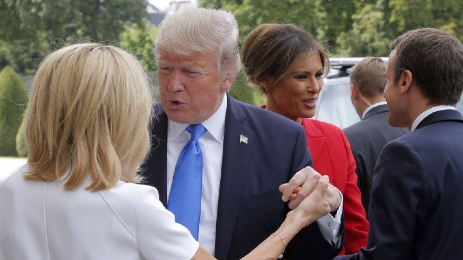 اثناء لقاء الرئيس الأمريكي دونالد ترمب سيدة فرنسا الأولى