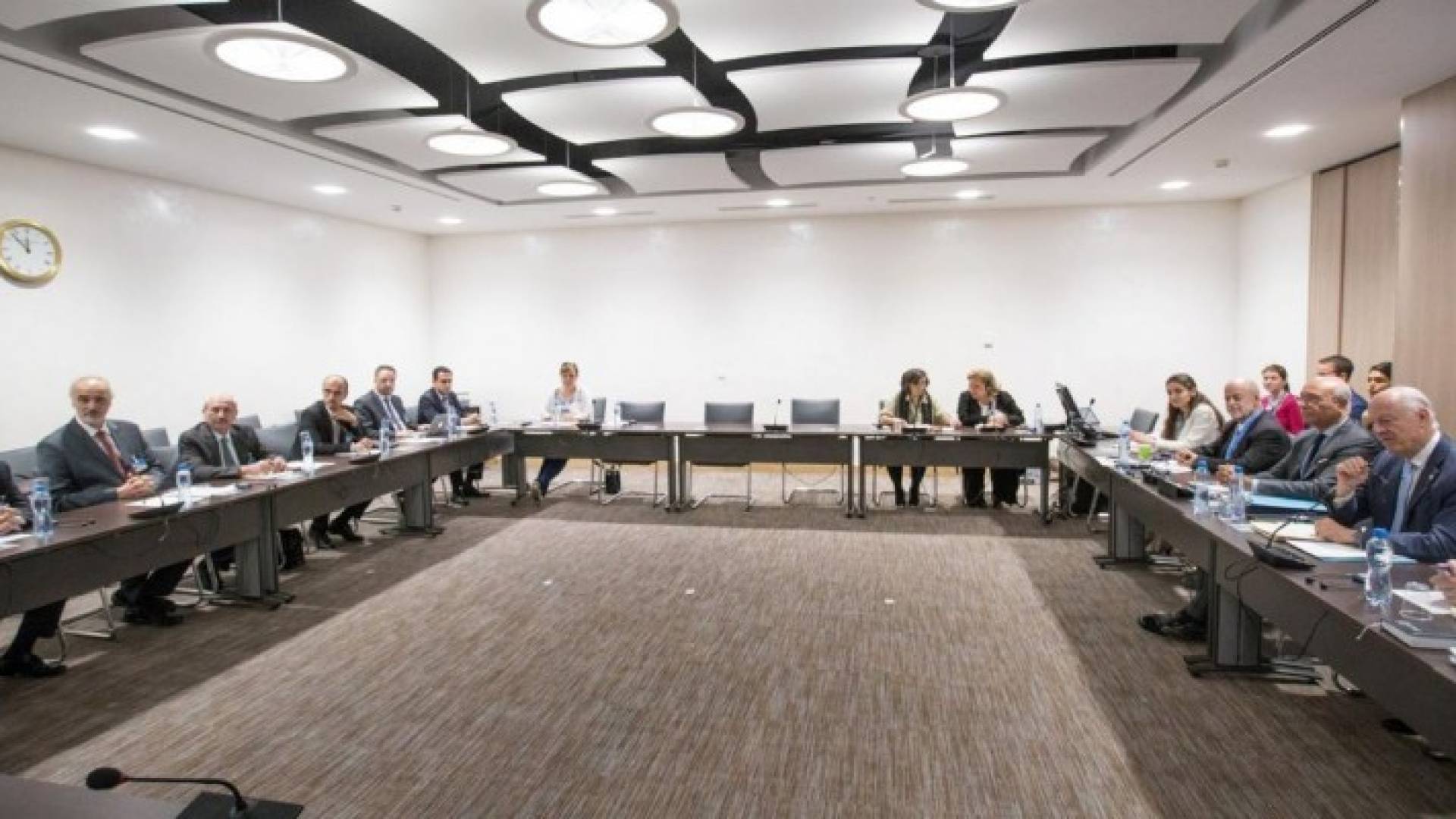  جانب من المحادثات