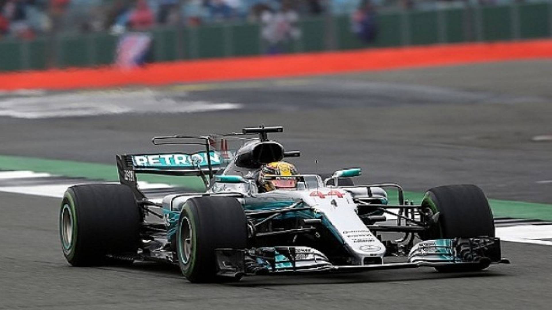 هاميلتون يفوز بسباق جائزة بريطانيا الكبرى