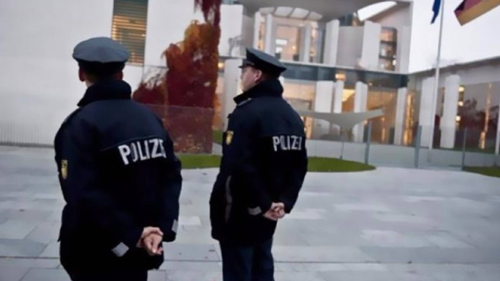 عناصر من الشرطة الهنغارية 